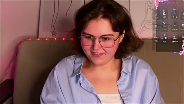 Snapshot of chatting on 09.24.25 online show from 09.24.25