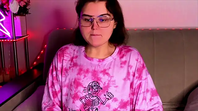 Snapshot of chatting on 11.13.25 online show from 11.13.25