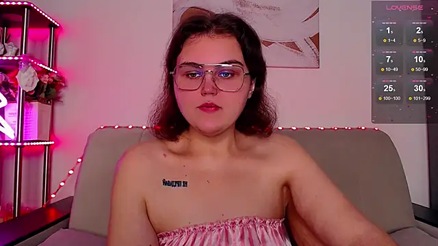 Snapshot of chatting on 11.20.25 online show from 11.20.25