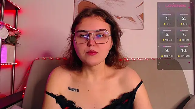 Snapshot of chatting on 12.04.25 online show from 12.04.25