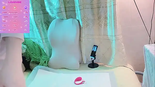 Snapshot of White-Lia chatting on 09.30.25 White-Lia online show from 09.30.25