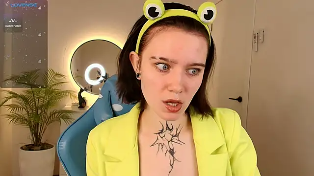 Snapshot of Elastikisss chatting on 11.16.25 Elastikisss online show from 11.16.25