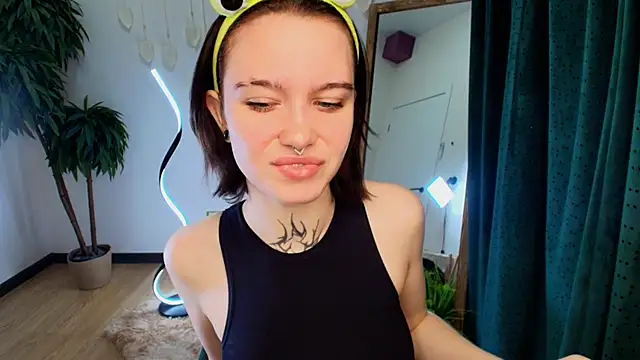 Snapshot of Elastikisss chatting on 11.25.25 Elastikisss online show from 11.25.25