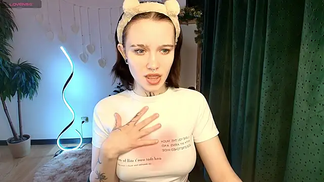 Snapshot of Elastikisss chatting on 12.15.25 Elastikisss online show from 12.15.25