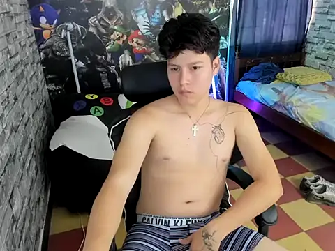 Snapshot of daniel_leon chatting on 03.08.26 daniel leon online show from 03.08.26