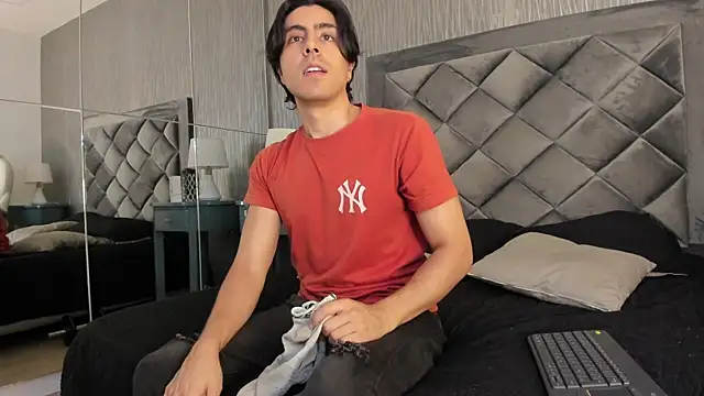 Snapshot of dylan_cross_ chatting on 09.25.25 dylan cross online show from 09.25.25