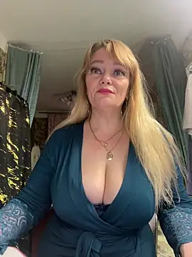 Snapshot of Sweet-blonde chatting on 06.26.26 Sweet-blonde online show from 06.26.26