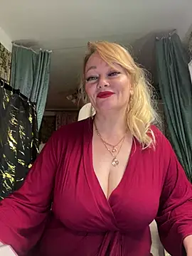 Snapshot of Sweet-blonde chatting on 07.30.26 Sweet-blonde online show from 07.30.26