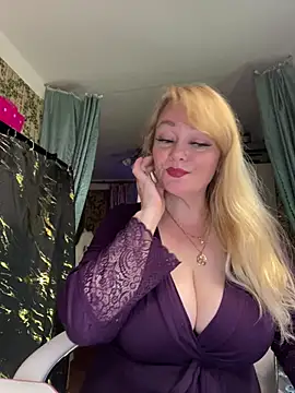 Snapshot of Sweet-blonde chatting on 08.05.26 Sweet-blonde online show from 08.05.26