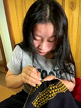 Snapshot of violet-00 chatting on 10.02.25 violet-00 online show from 10.02.25