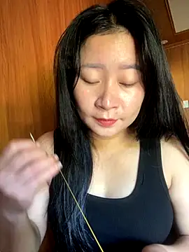 Snapshot of violet-00 chatting on 10.05.25 violet-00 online show from 10.05.25