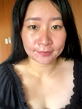 Snapshot of violet-00 chatting on 10.06.25 violet-00 online show from 10.06.25