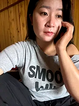 Snapshot of violet-00 chatting on 10.14.25 violet-00 online show from 10.14.25