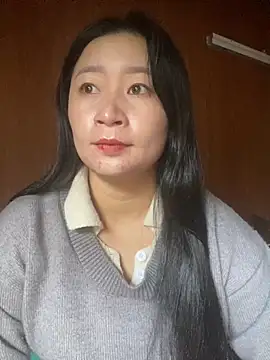 Snapshot of violet-00 chatting on 10.17.25 violet-00 online show from 10.17.25