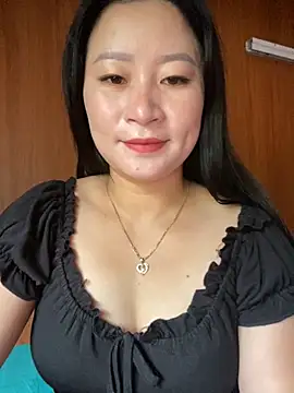 Snapshot of violet-00 chatting on 10.21.25 violet-00 online show from 10.21.25