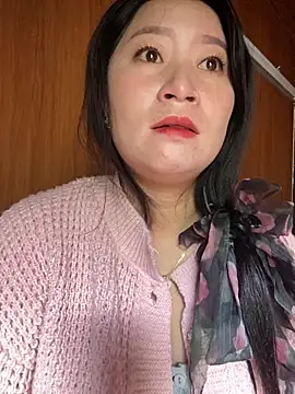 Snapshot of violet-00 chatting on 10.23.25 violet-00 online show from 10.23.25