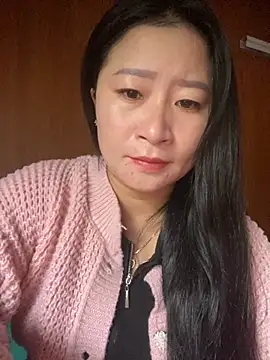 Snapshot of violet-00 chatting on 10.25.25 violet-00 online show from 10.25.25