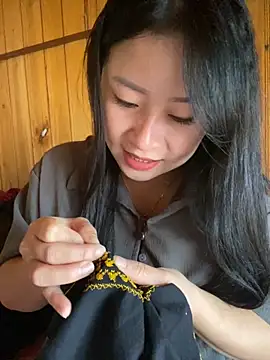 Snapshot of violet-00 chatting on 10.28.25 violet-00 online show from 10.28.25