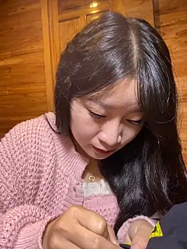 Snapshot of violet-00 chatting on 11.13.25 violet-00 online show from 11.13.25