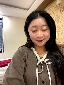 Snapshot of violet-00 chatting on 11.18.25 violet-00 online show from 11.18.25