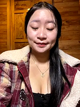 Snapshot of violet-00 chatting on 11.19.25 violet-00 online show from 11.19.25