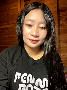 Snapshot of violet-00 chatting on 11.23.25 violet-00 online show from 11.23.25