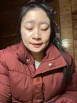 Snapshot of violet-00 chatting on 11.28.25 violet-00 online show from 11.28.25