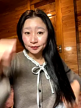 Snapshot of violet-00 chatting on 11.29.25 violet-00 online show from 11.29.25