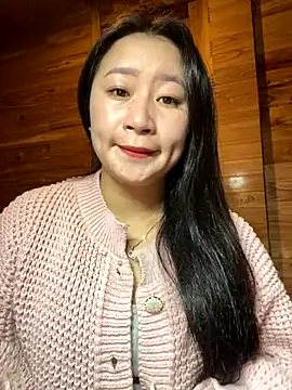 Snapshot of violet-00 chatting on 12.15.25 violet-00 online show from 12.15.25