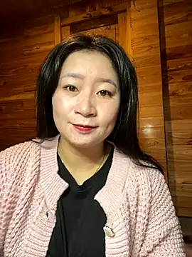 Snapshot of violet-00 chatting on 12.16.25 violet-00 online show from 12.16.25