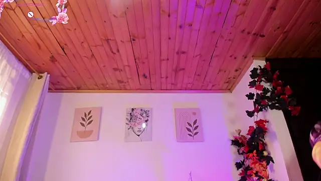 Lauraricci   online show from 10.11.25