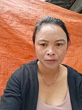 Snapshot of xuxulovezz chatting on 09.24.25 xuxulovezz online show from 09.24.25