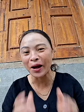 Snapshot of xuxulovezz chatting on 09.27.25 xuxulovezz online show from 09.27.25