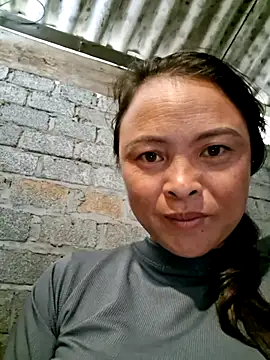 Snapshot of xuxulovezz chatting on 09.28.25 xuxulovezz online show from 09.28.25