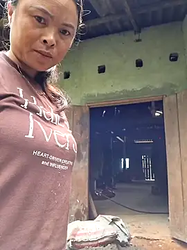 Snapshot of xuxulovezz chatting on 10.02.25 xuxulovezz online show from 10.02.25