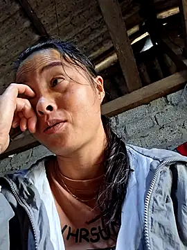 Snapshot of xuxulovezz chatting on 10.04.25 xuxulovezz online show from 10.04.25