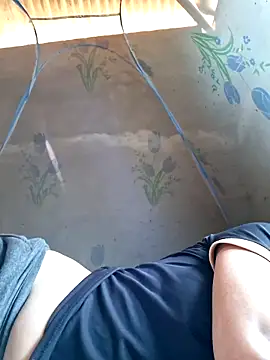 Snapshot of xuxulovezz chatting on 10.08.25 xuxulovezz online show from 10.08.25