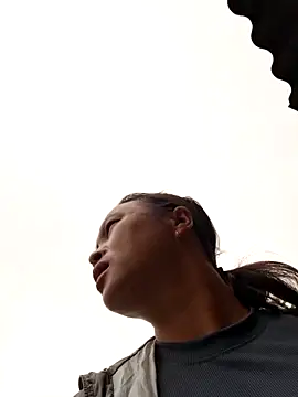 Snapshot of xuxulovezz chatting on 10.09.25 xuxulovezz online show from 10.09.25