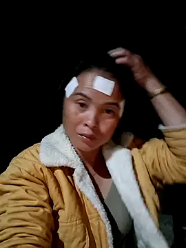 Snapshot of xuxulovezz chatting on 10.14.25 xuxulovezz online show from 10.14.25