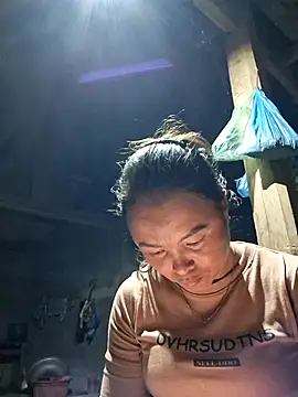 Snapshot of xuxulovezz chatting on 10.15.25 xuxulovezz online show from 10.15.25