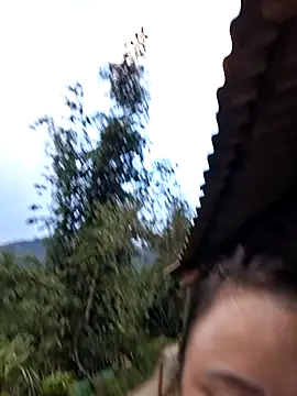 Snapshot of xuxulovezz chatting on 10.18.25 xuxulovezz online show from 10.18.25