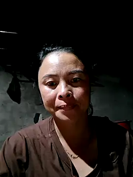 Snapshot of xuxulovezz chatting on 10.19.25 xuxulovezz online show from 10.19.25