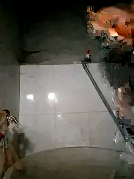 Snapshot of xuxulovezz chatting on 10.21.25 xuxulovezz online show from 10.21.25