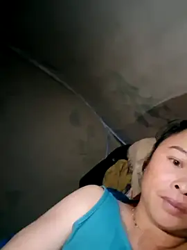 Snapshot of xuxulovezz chatting on 10.21.25 xuxulovezz online show from 10.21.25