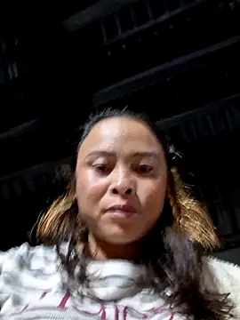 Snapshot of xuxulovezz chatting on 10.22.25 xuxulovezz online show from 10.22.25