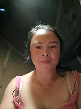 Snapshot of xuxulovezz chatting on 10.23.25 xuxulovezz online show from 10.23.25