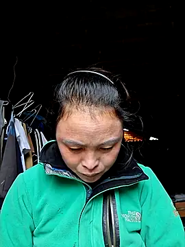 Snapshot of xuxulovezz chatting on 11.04.25 xuxulovezz online show from 11.04.25