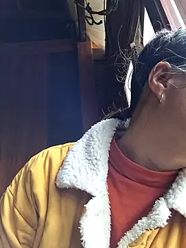 Snapshot of xuxulovezz chatting on 11.08.25 xuxulovezz online show from 11.08.25