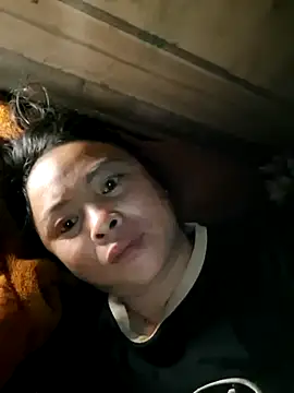 Snapshot of xuxulovezz chatting on 11.10.25 xuxulovezz online show from 11.10.25