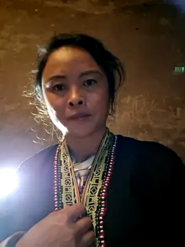 Snapshot of xuxulovezz chatting on 11.11.25 xuxulovezz online show from 11.11.25